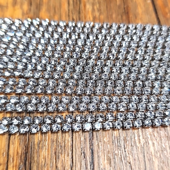 New! Layered Rhinestone Choker - Picture 3 of 4